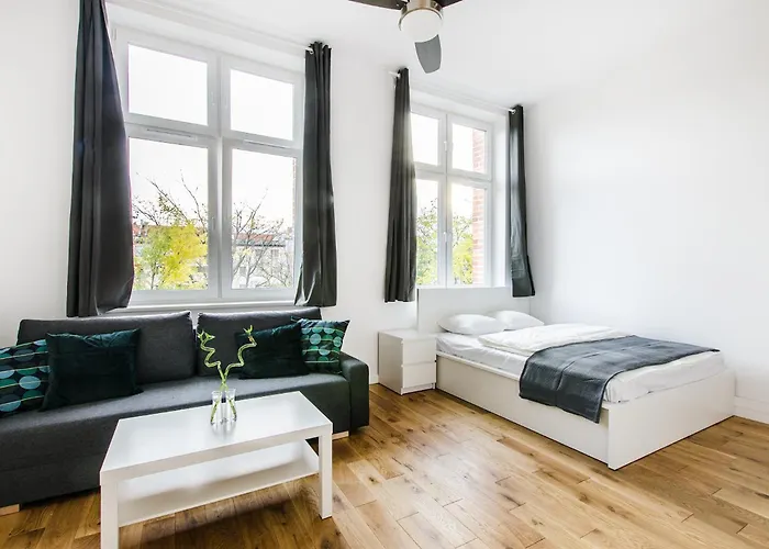 Beautiful Diamond Apartment - 10 Min Walk To Market Square!